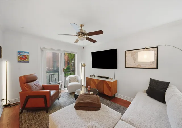 5th image of 2013 W Crystal St, Chicago, IL 60622