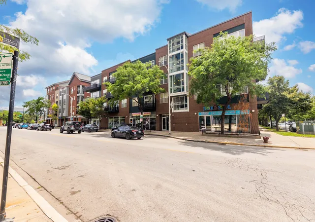 Homes for sale in Chicago, IL | 17 W 35th St #304, Chicago, IL 60616 | MLS# 12701011