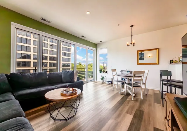Homes for sale in Chicago, IL | 17 W 35Th St, Chicago, IL 60616
