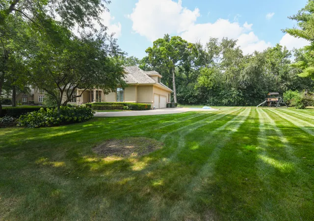 2nd image of 4709 Royal Melbourne Dr, Long Grove, IL 60047 | MLS# 12701012