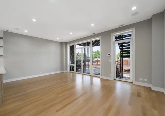 Homes for sale in Chicago, IL | 3056 N Lincoln Ave #3, Chicago, IL 60657 | MLS# 12701024
