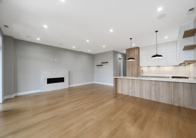 Homes for sale in Chicago, IL | 3056 N Lincoln Ave #3, Chicago, IL 60657 | MLS# 12701024