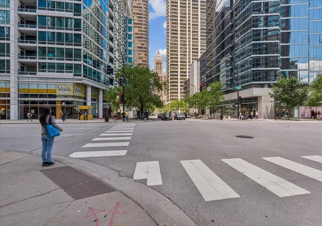 Homes for sale in Chicago, IL | 512 N Mcclurg Court, Chicago, IL 60611 | Houzeo