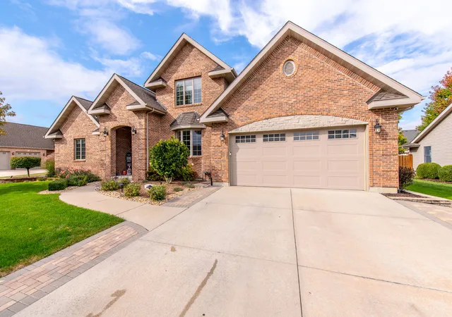 2nd image of 732 Edgewater Dr, Morris, IL 60450 | MLS# 12701058