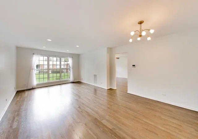 Listing Photo 3 - Condo for sale in building located at 437 Grosse Pointe Cir, Vernon Hills, IL 60061 - Unit #437