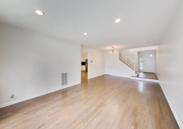 Listing Photo 4 - Condo for sale in building located at 437 Grosse Pointe Cir, Vernon Hills, IL 60061 - Unit #437