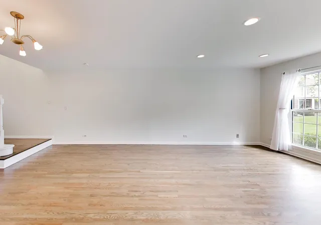Listing Photo 5 - Condo for sale in building located at 437 Grosse Pointe Cir, Vernon Hills, IL 60061 - Unit #437
