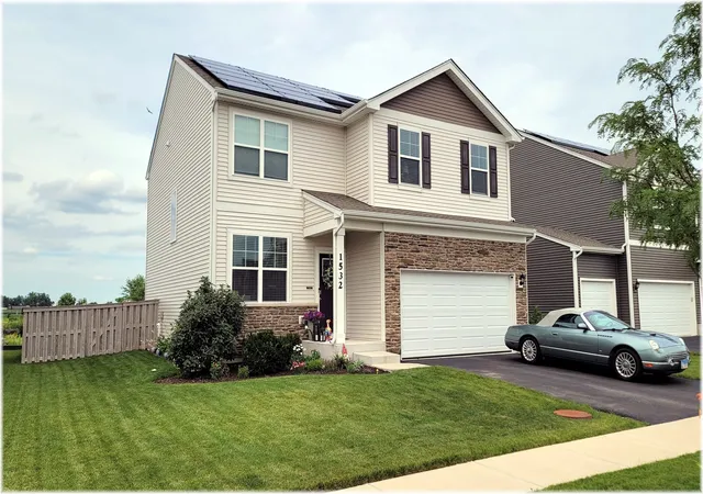 1st image of 1532 Hollow Tree Ln, Crystal Lake, IL 60014 | MLS# 12701076