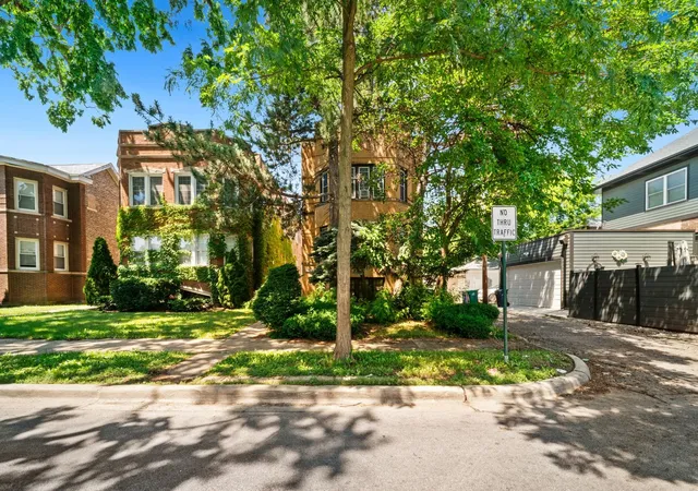 Homes for sale in Oak Park, IL | 1428 N Austin Blvd, Oak Park, IL 60302 | MLS# 12701096