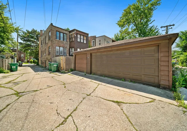 Homes for sale in Oak Park, IL | 1428 N Austin Blvd, Oak Park, IL 60302 | MLS# 12701096
