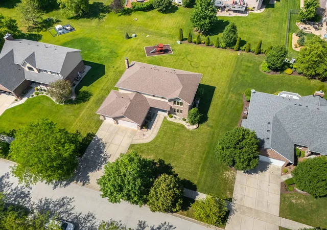 2nd image of 8284 Brookhaven Dr, Frankfort, IL 60423 | MLS# 12701103