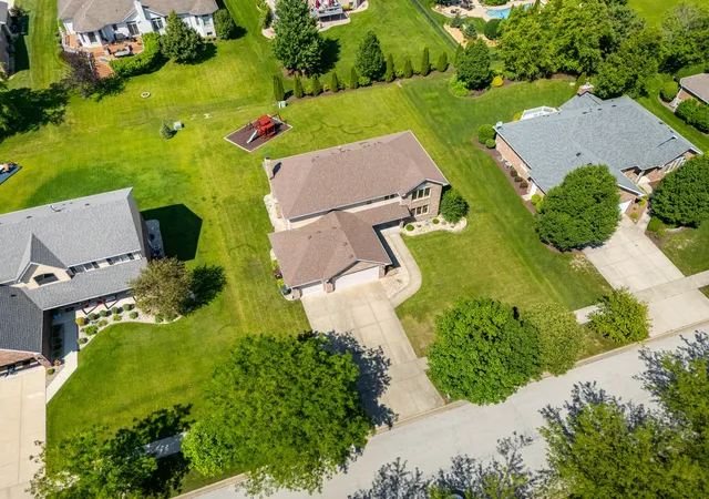 3rd image of 8284 Brookhaven Dr, Frankfort, IL 60423 | MLS# 12701103