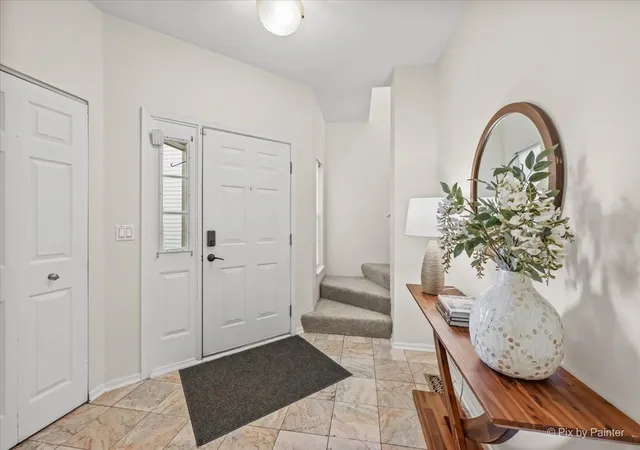 Photo 3 of House for sale at 1077 Viewpoint Dr, Lake In The Hills, IL 60156 | MLS# 12701115 | Listing updated on 2026-10-22