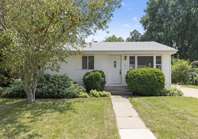 Homes for sale in Loves Park, IL | 2221 Evans Ave, Loves Park, IL 61111 | MLS# 12701131
