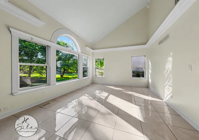 Photo 4 of Single family home for sale at 5532 Chantilly Cir, Lake In The Hills, IL 60156 | MLS# 12701136 | Listing updated on 2026-09-20