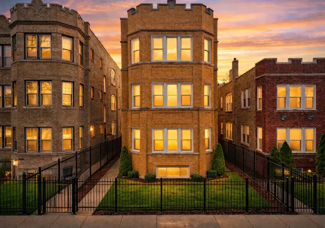 Homes for sale in Chicago, IL | 6215 N Oakley Ave #G, Chicago, IL 60659 | MLS# 12701139
