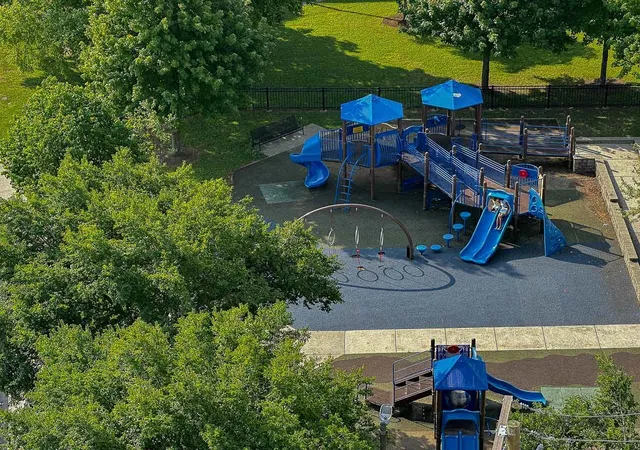 2nd image of 7337 S S Shore Dr, Chicago, IL 60649