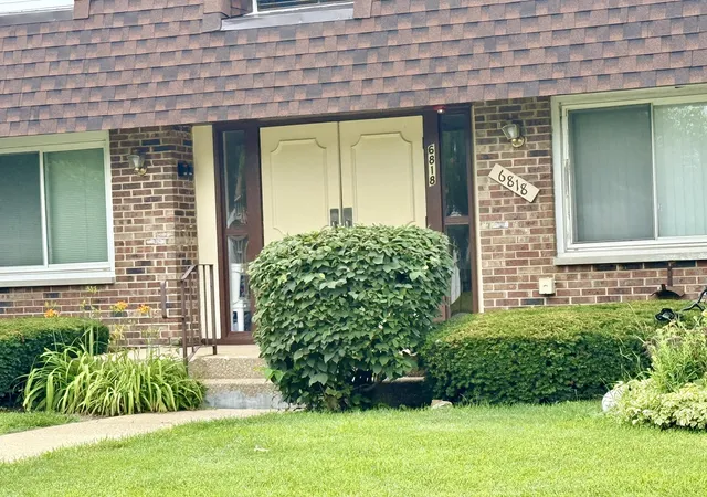 Photo 2 of Condo for sale at 6818 Roberts Dr #7, Woodridge, IL 60517 | MLS# 12701166 | Listing updated on 2026-09-01