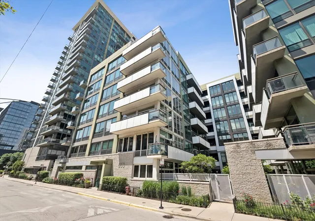Homes for sale in Chicago, IL | 660 W Wayman St #405B, Chicago, IL 60661 | MLS# 12701198
