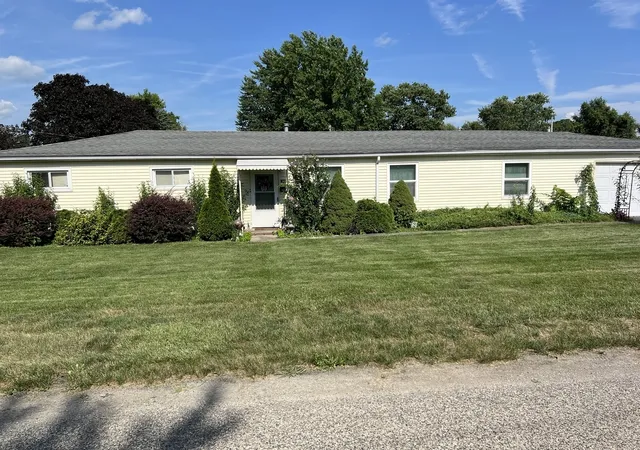 Single family home for sale at 801 E Honeywell Ave, Hoopeston, IL 60942 | MLS# 12701215