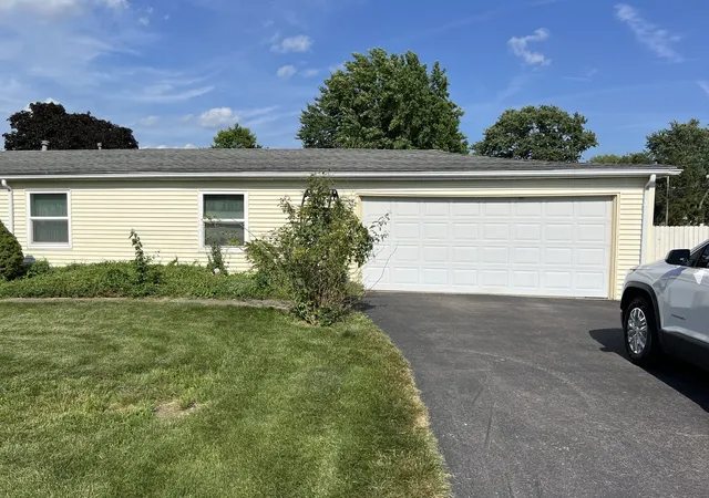 Photo 2 of Single family home for sale at 801 E Honeywell Ave, Hoopeston, IL 60942 | MLS# 12701215 | Listing updated on 2026-10-01