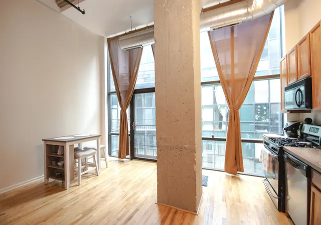 4th image of 1645 W Ogden Ave, Chicago, IL 60612