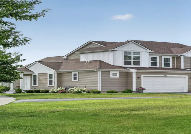 Photo 2 of Townhouse for sale at 511 Amherst Dr, Sycamore, IL 60178 | MLS# 12701279 | Listing updated on 2026-09-14