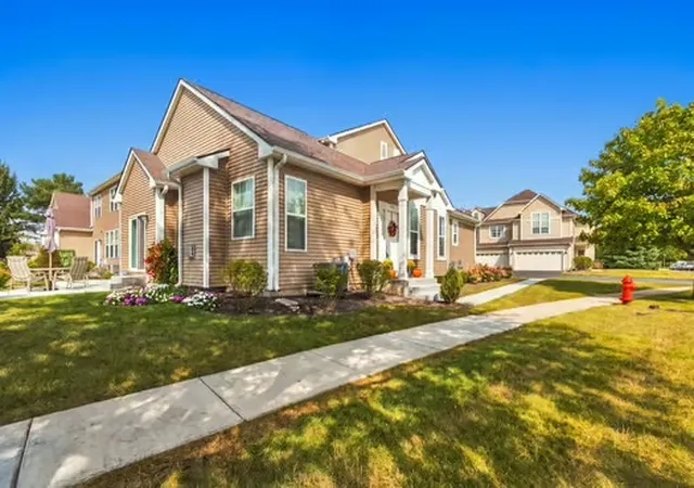 Photo 2 of Townhouse for sale at 511 Amherst Dr, Sycamore, IL 60178 | MLS# 12701279 | Listing updated on 2026-09-27