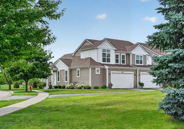 Homes for sale in Sycamore, IL | 511 Amherst Dr, Sycamore, IL 60178 | MLS# 12701279