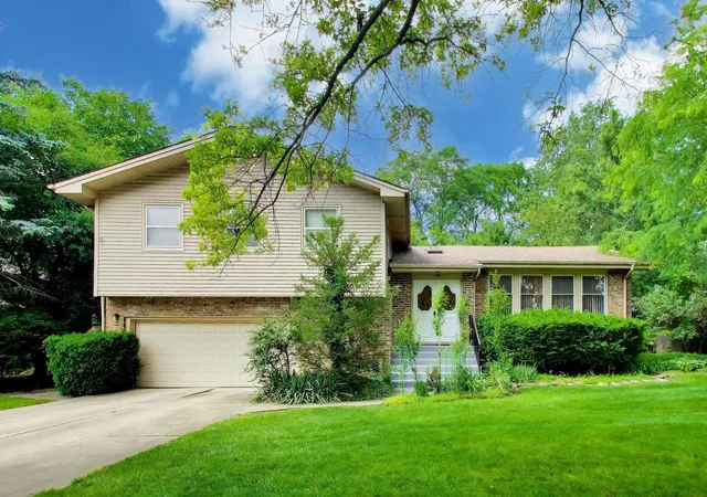 Homes for sale in Northbrook, IL | 3214 River Falls Dr, Northbrook, IL 60062 | MLS# 12701281