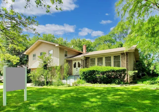 Homes for sale in Northbrook, IL | 3214 River Falls Dr, Northbrook, IL 60062 | MLS# 12701281