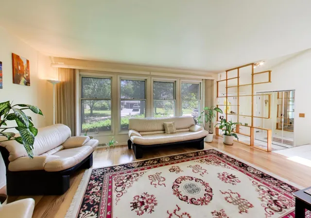 Homes for sale in Northbrook, IL | 3214 River Falls Dr, Northbrook, IL 60062 | MLS# 12701281