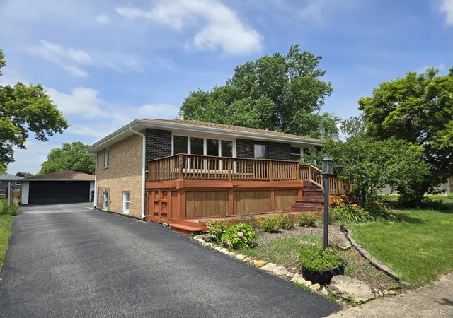 Homes for sale in Palos Hills, IL | 10648 Lori Ln, Palos Hills, IL 60465 | MLS# 12701314