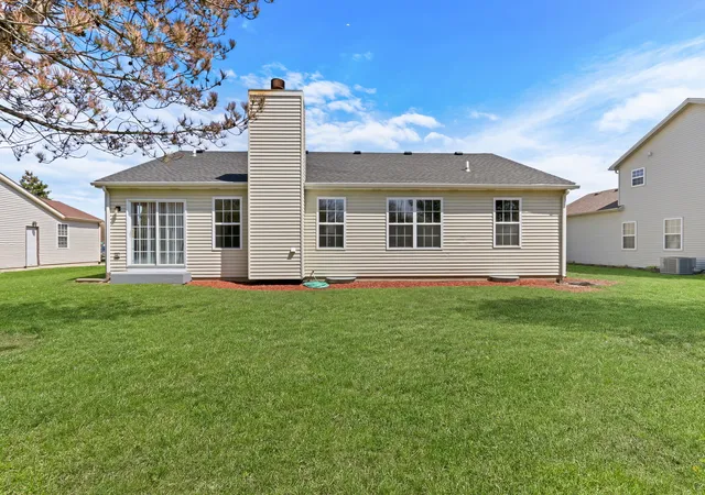 Homes for sale in Beach Park, IL | 38312 Imperial Ln, Beach Park, IL 60087 | MLS# 12701334