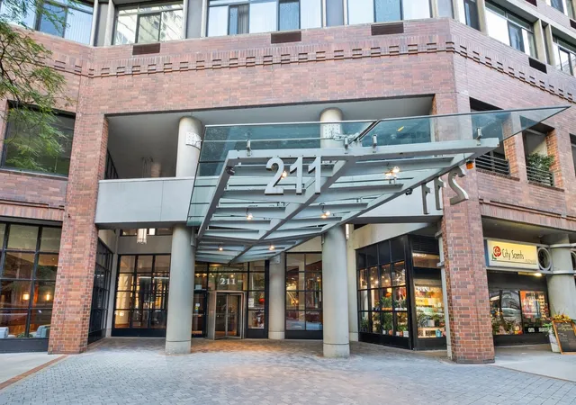 2nd image of 211 E Ohio St #2118, Chicago, IL 60611 | MLS# 12701336