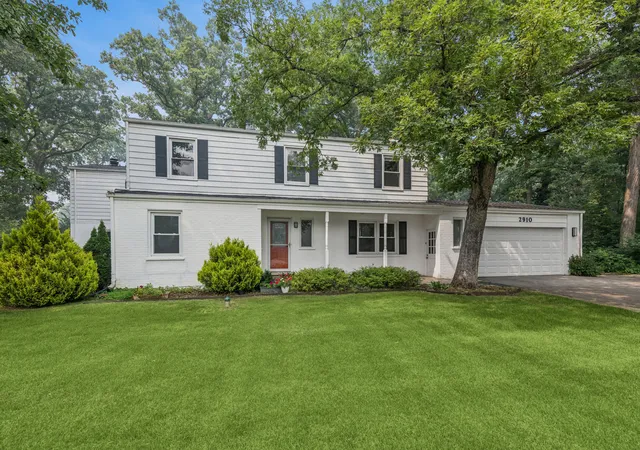 Photo 1 of Single family home for sale at 2910 Cherokee Ln, Riverwoods, IL 60015 | MLS# 12701337 | Listing updated on 2026-08-30