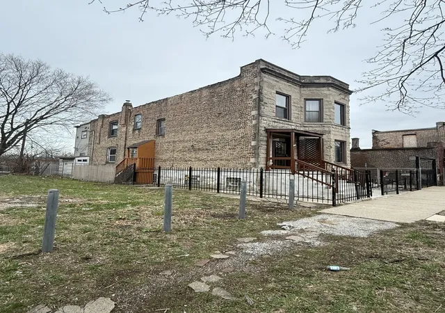 Homes for sale in Chicago, IL | 6049 S Champlain Ave, Chicago, IL 60637 | MLS# 12701357