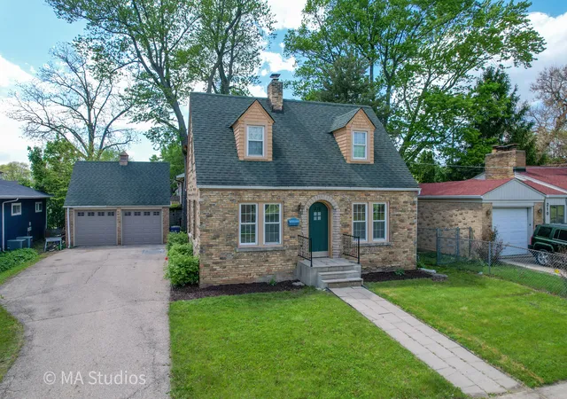 2nd image of 216 Wilcox Ave, Elgin, IL 60123 | MLS# 12701365