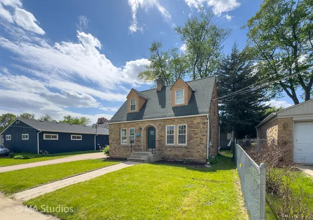 3rd image of 216 Wilcox Ave, Elgin, IL 60123 | MLS# 12701365