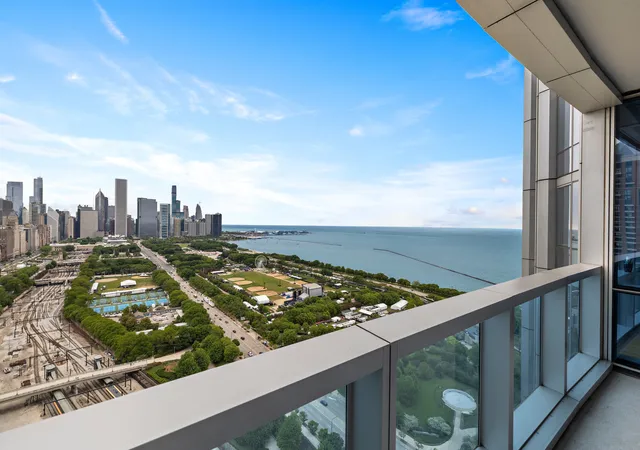 Homes for sale in Chicago, IL | 1211 S Prairie Ave, Chicago, IL 60605