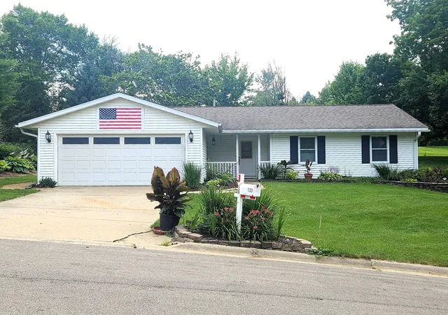 Homes for sale in Dixon, IL | 133 Fieldstone Ln, Dixon, IL 61021 | MLS# 12701475