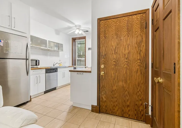 2nd image of 869 N Lasalle St #2, Chicago, IL 60610 | MLS# 12701480