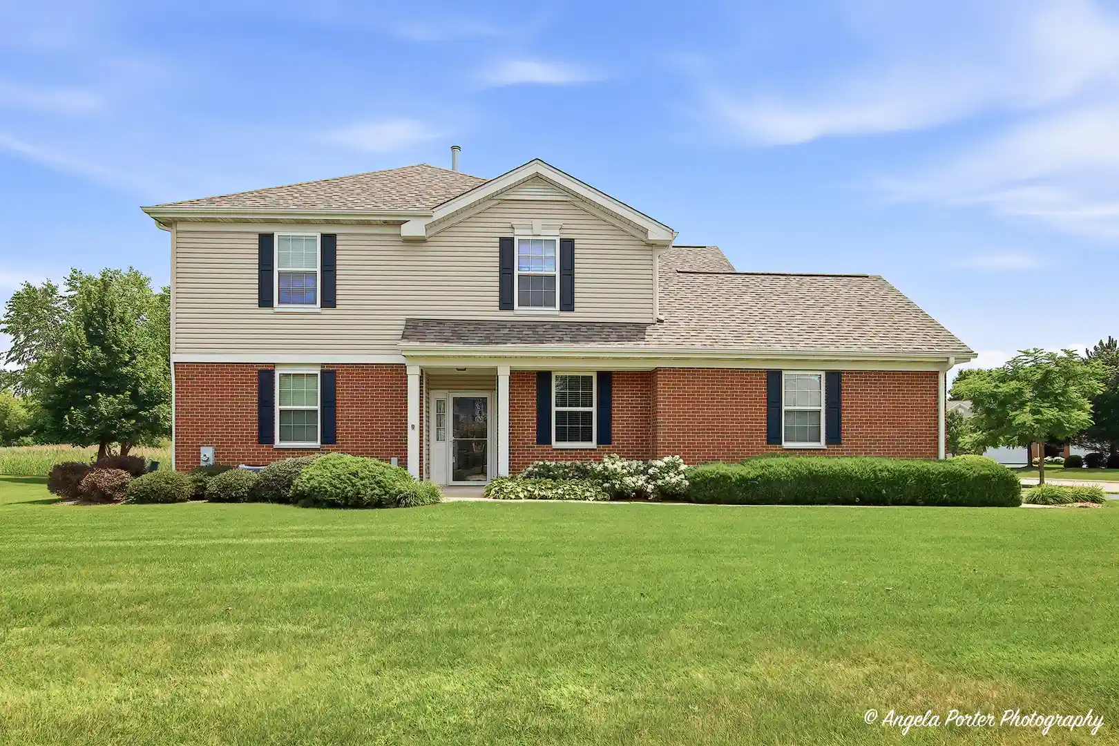 Listing Photo 2 - Condo for sale in 5928 Dublin Ct located at 5928 Dublin Ct, McHenry, IL 60050 - Unit 5928 Dublin Ct