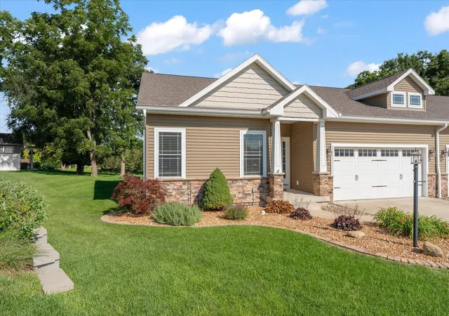 Homes for sale in Mahomet, IL | 1806 Lake Ridge Ct #1806, Mahomet, IL 61853 | MLS# 12701499