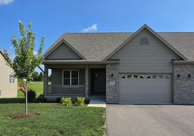 Homes for sale in Dixon, IL | 735 Yingling Dr, Dixon, IL 61021 | MLS# 12701509