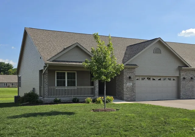 Homes for sale in Dixon, IL | 735 Yingling Dr, Dixon, IL 61021 | MLS# 12701509