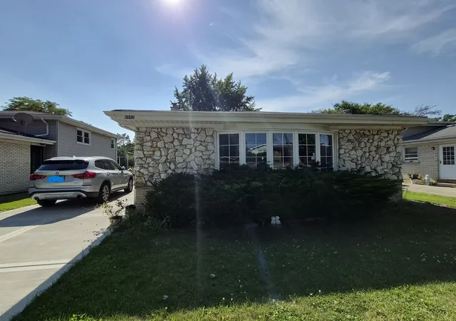 2nd image of 6842 N Central Ave, Chicago, IL 60646 | MLS# 12701512