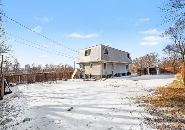 14th image of 712 Davis St, Joliet, IL 60436 | MLS# 12701520