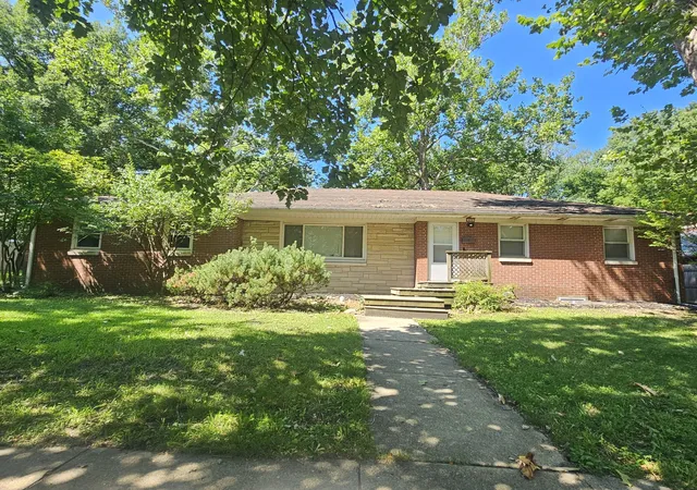 2nd image of 405 E Mumford Dr, Urbana, IL 61801 | MLS# 12701530