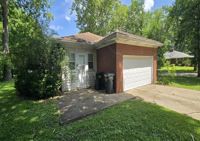 31st image of 405 E Mumford Dr, Urbana, IL 61801 | MLS# 12701530
